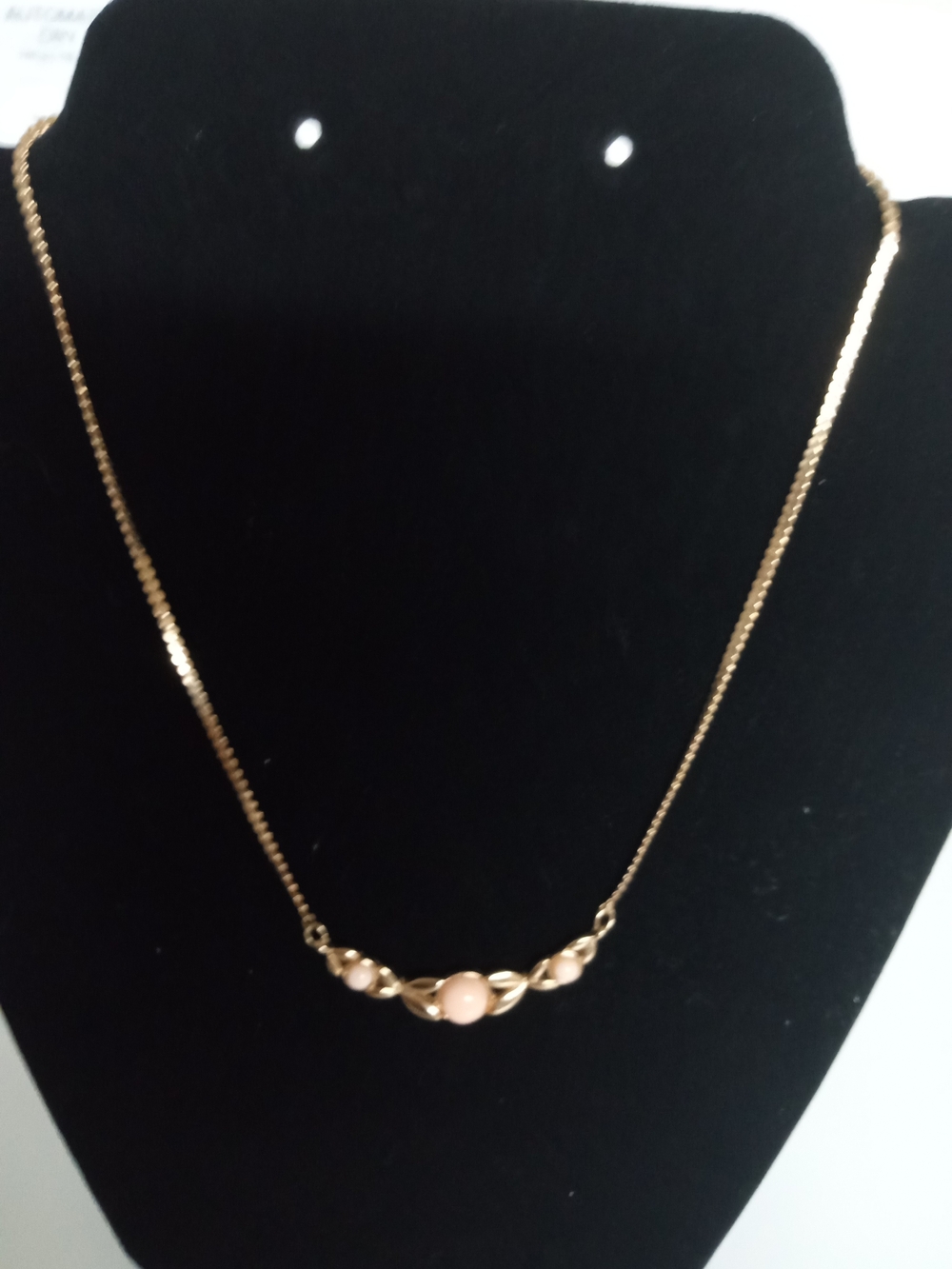 Avon Vintage Gold 16 Inch Necklace with Peach Stone Accents